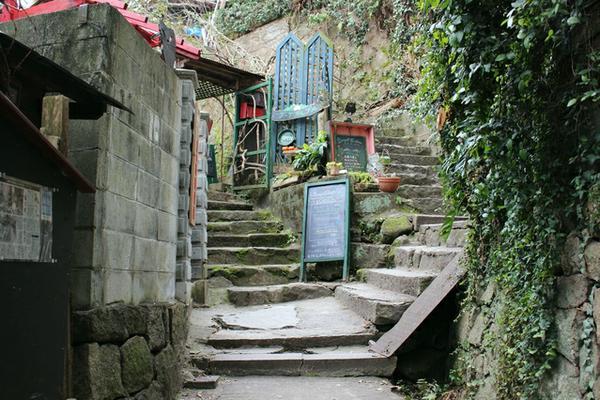 Onomichi Cat Alley in hiroshima, Japan - A charming narrow lane in Onomichi's hillside temple district adorned with cat artwork and frequented by friendly felines, offering a unique artistic walking experience.